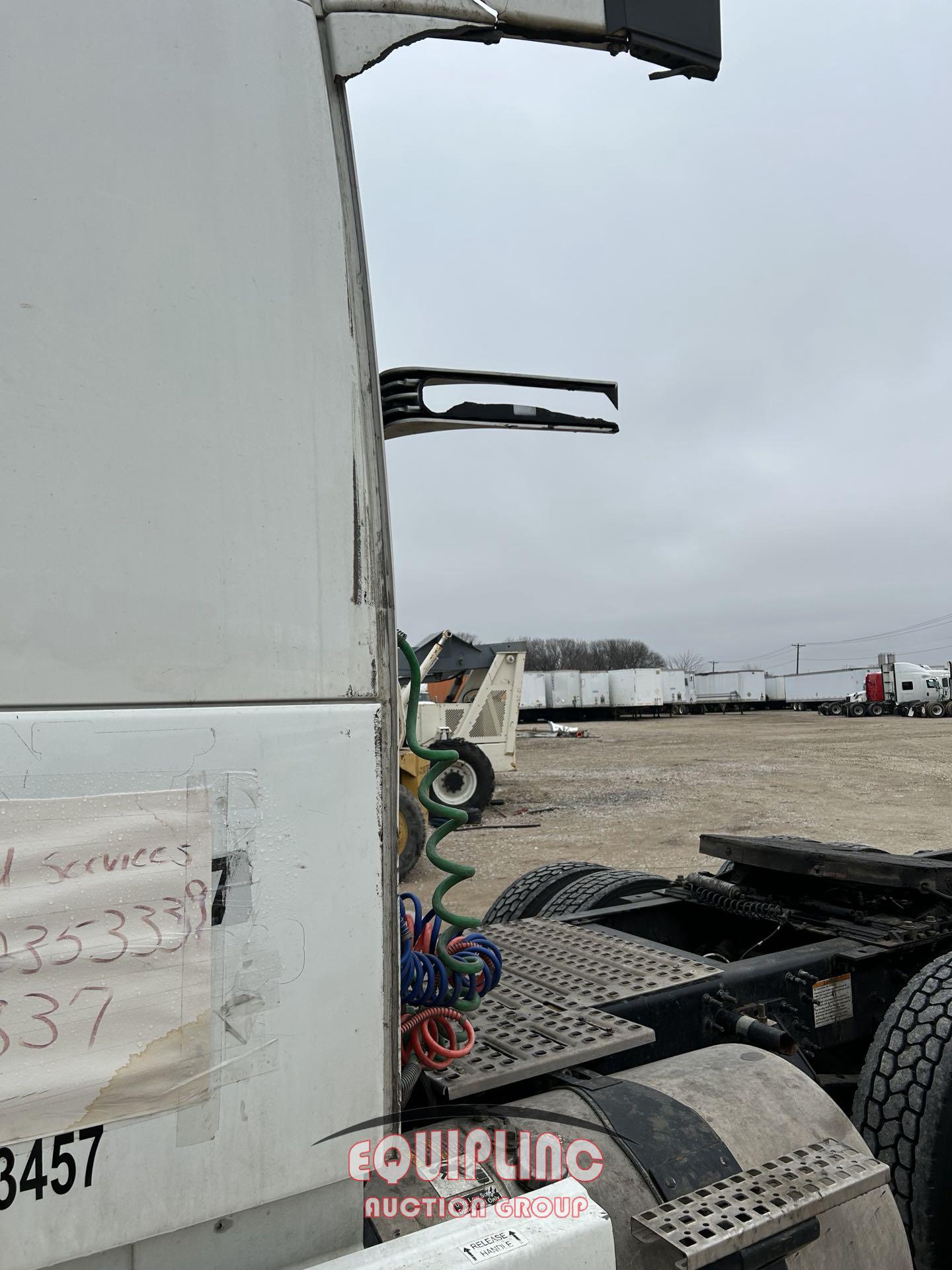 2014 VOLVO VNL670 TANDEM AXLE SLEEPER