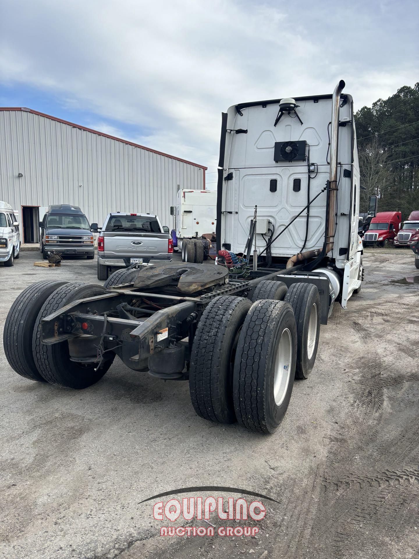 2017 FREIGHTLINER CASCADIA SLEEPER