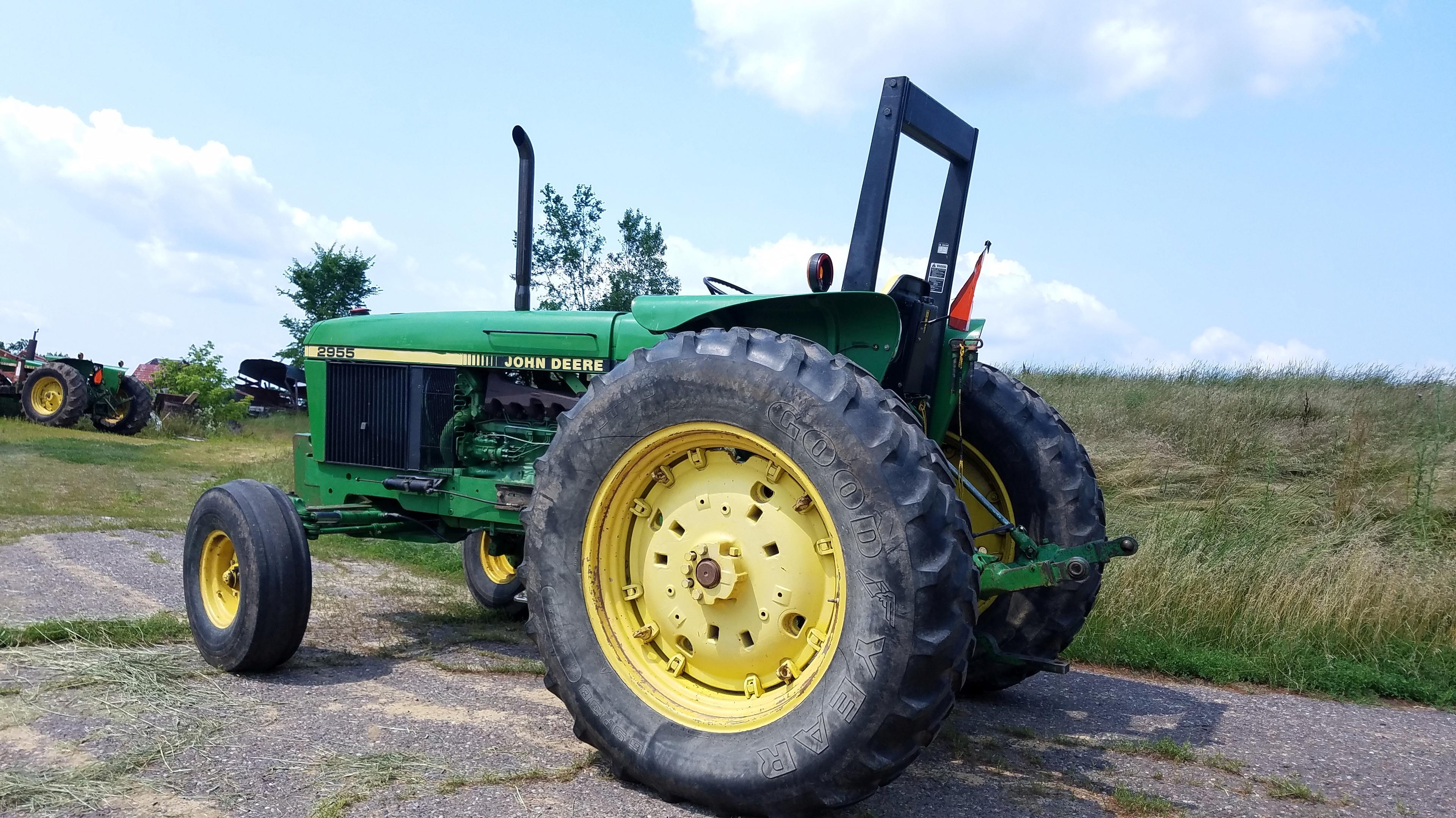 John Deere 2955 s/n: L2955T692581 - One owner, purchased new in 1990. 6276