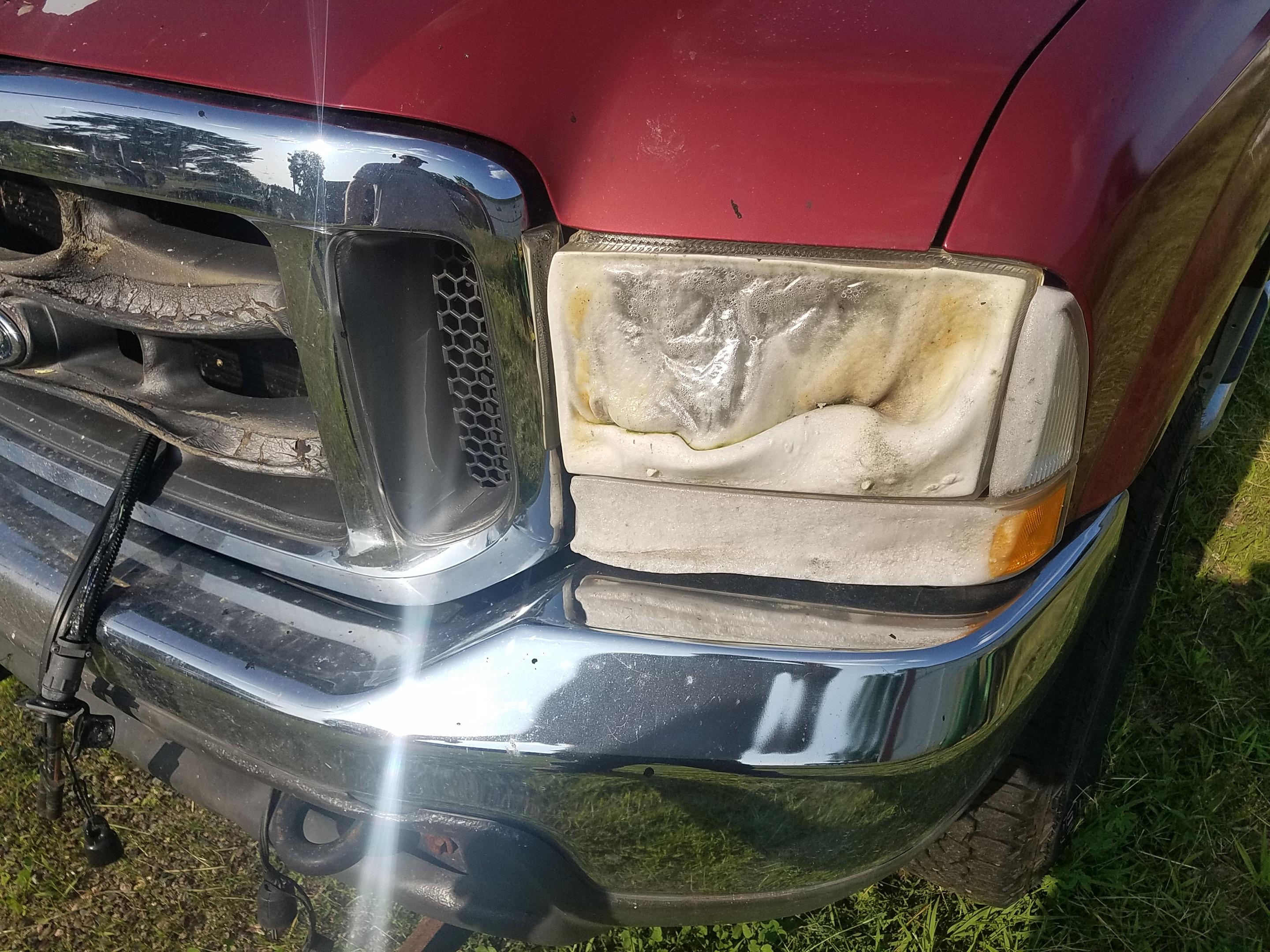 Ford F350 Super Duty Pickup 2003 model. VIN:1FTSF31F03EA76420. Truck has on