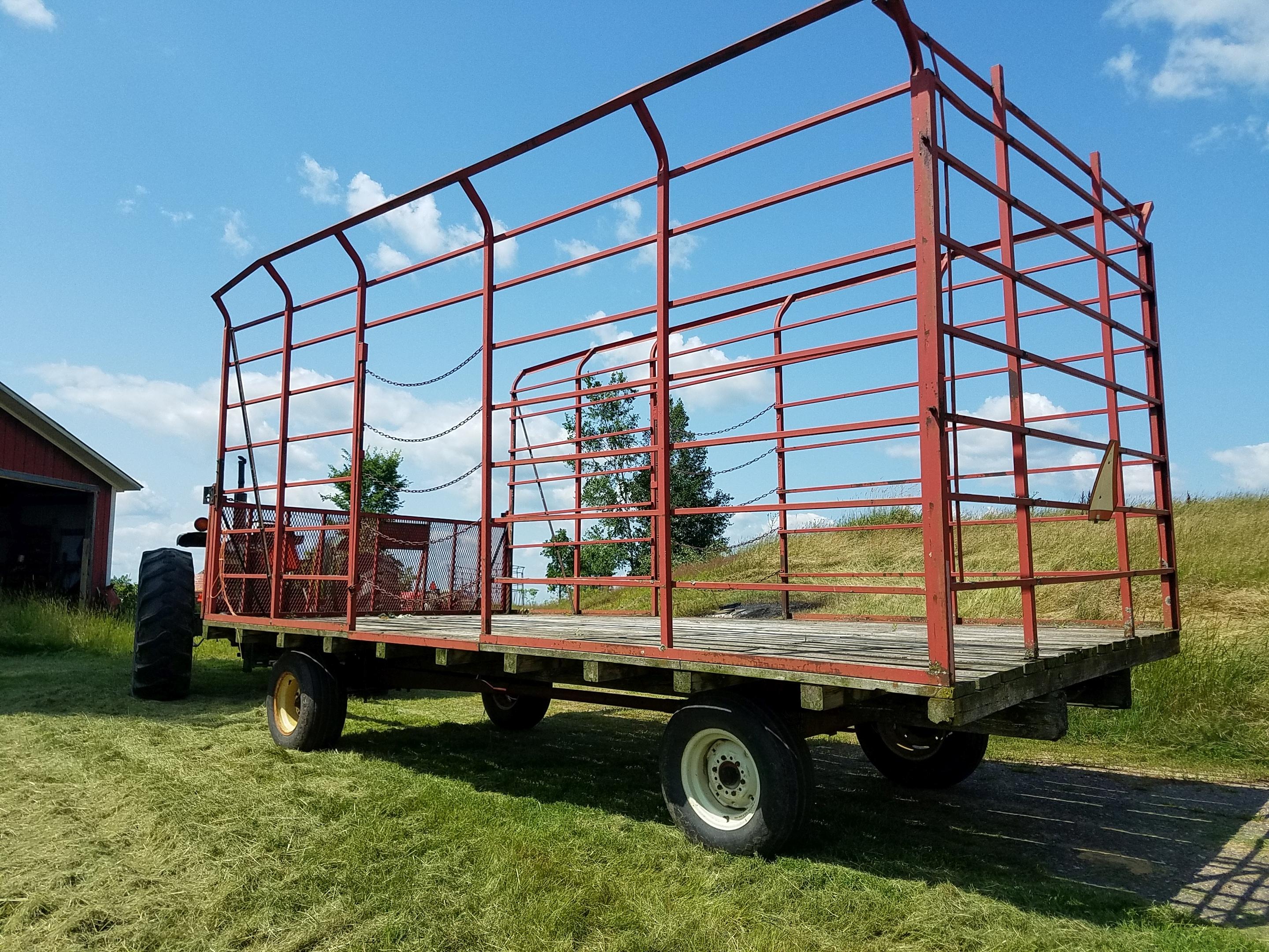 H&S 9X18 Thrower rack, good wood floor, New Holland 234 running gear with a