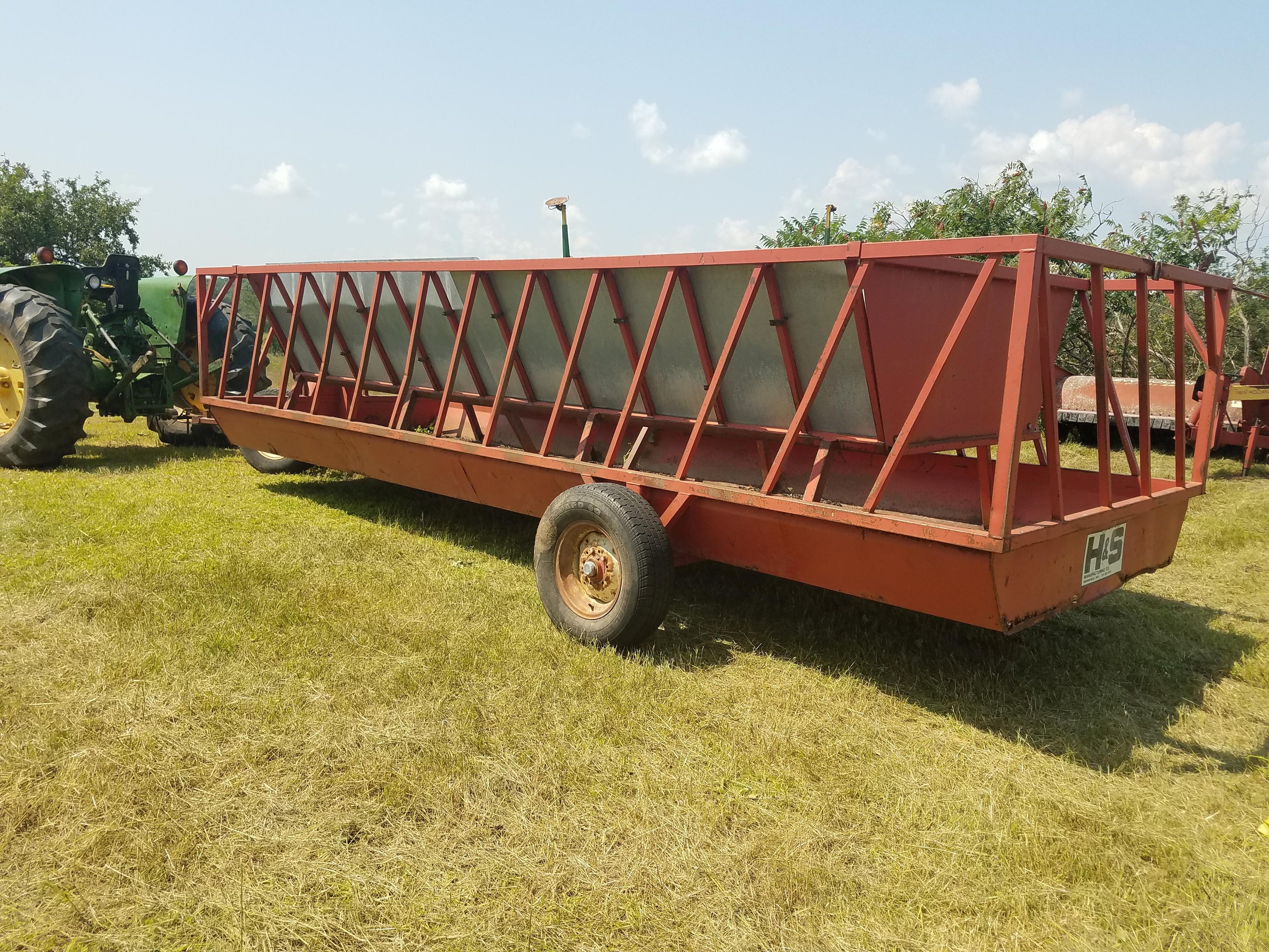 H&S Model 20 Single, Feeder wagon. 20' long, 16" bar spacing. Galvanized fe