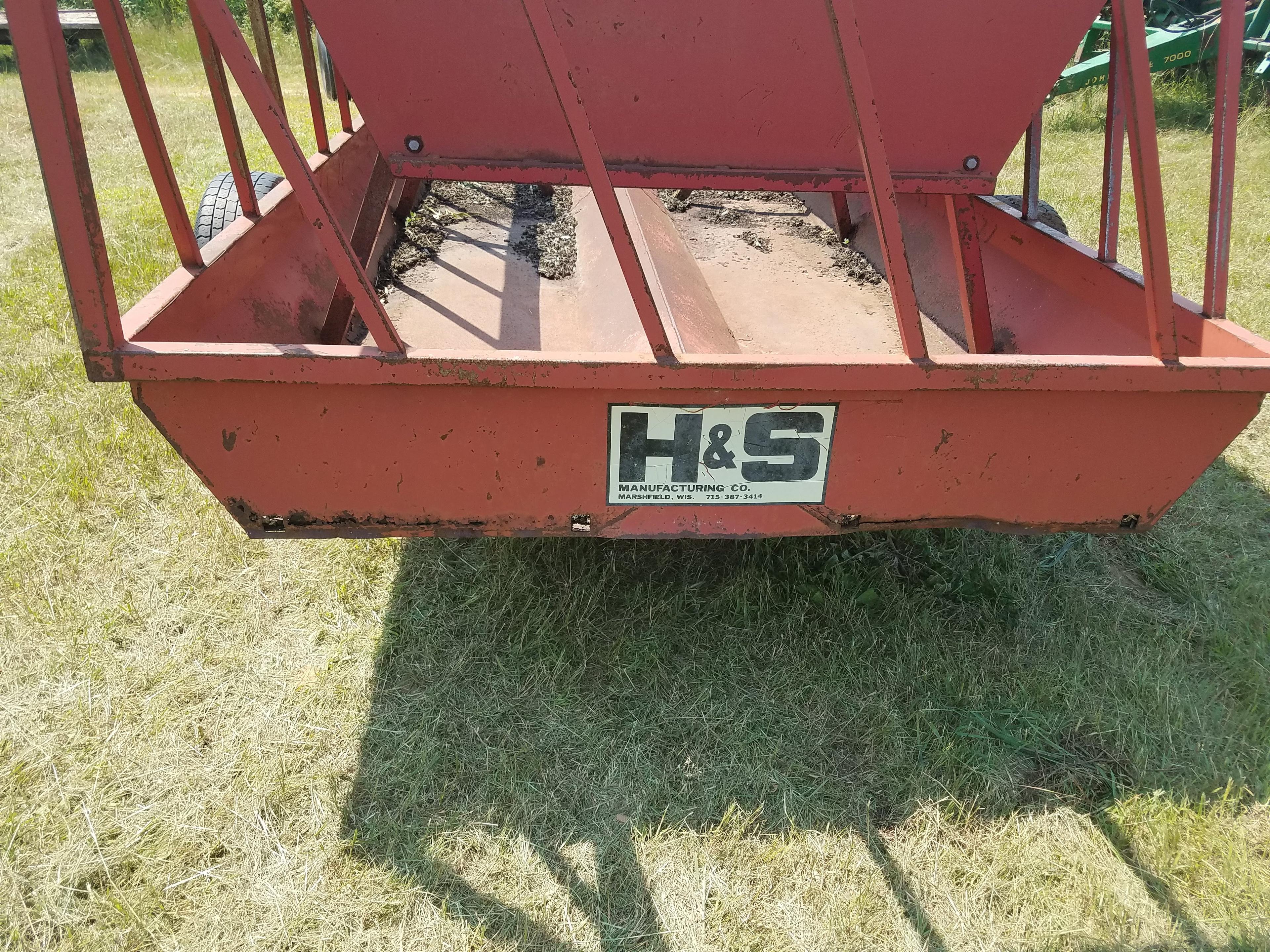 H&S Model 20 Single, Feeder wagon. 20' long, 16" bar spacing. Galvanized fe