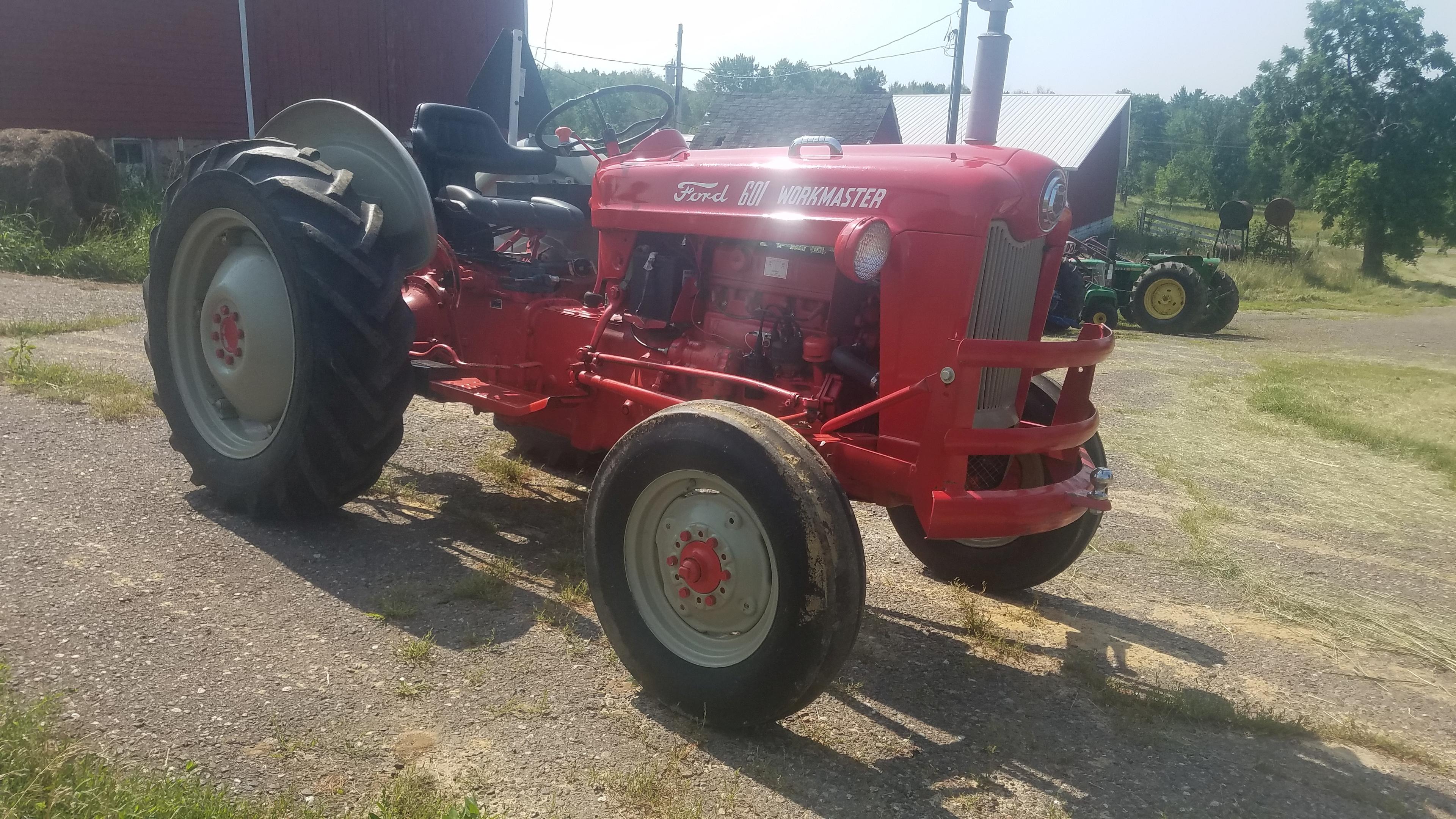 Ford 641 (Workmaster 601 series) s/n: 195476 1962 model. Restored to parade