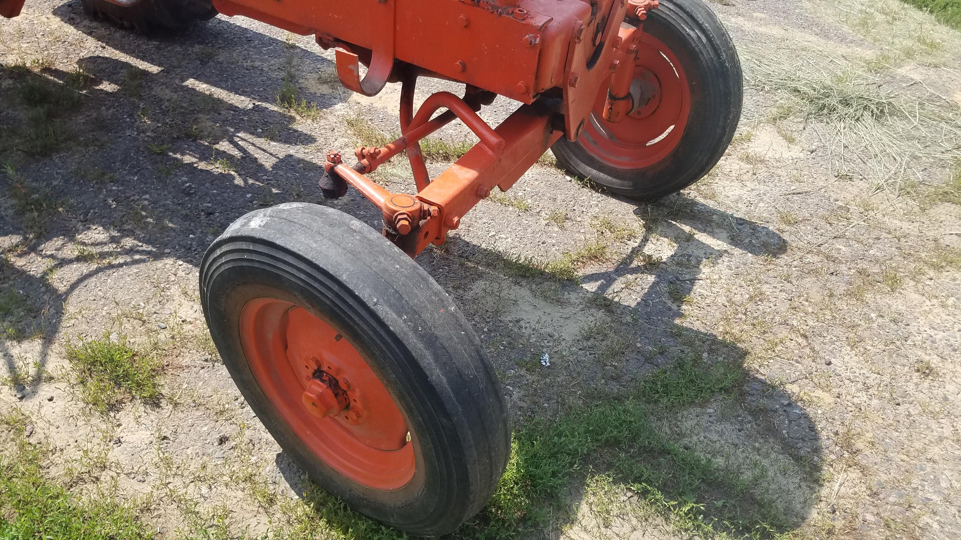 Allis Chalmers WD45 s/n: D230530 1957. Spent most of it's life on this farm