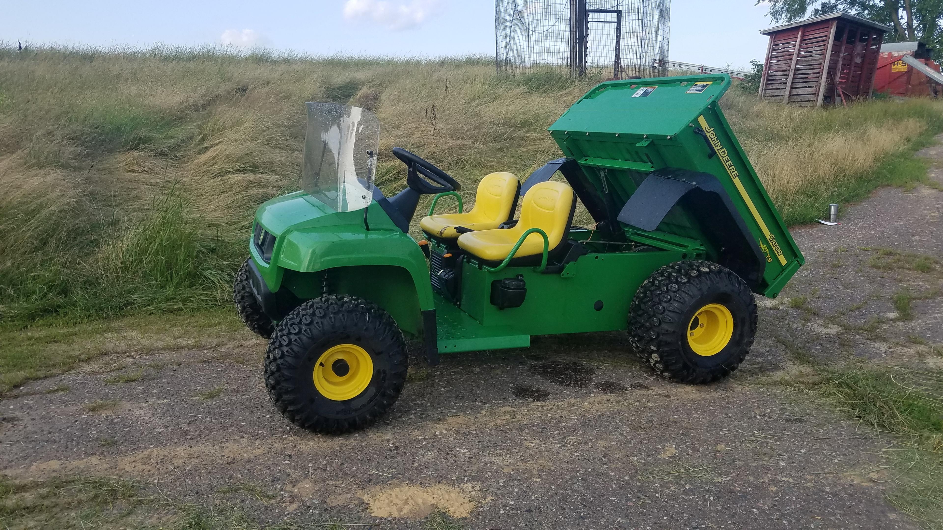 John Deere Gator TS vin: W04X25D008850. Less than 460 hours! Looks and runs