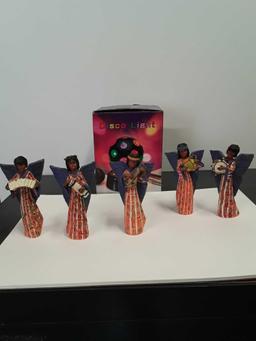 5 figurines and disco light