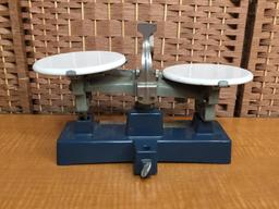 Vintage Cenco Instrumenten 3560 Metal Balance Scale