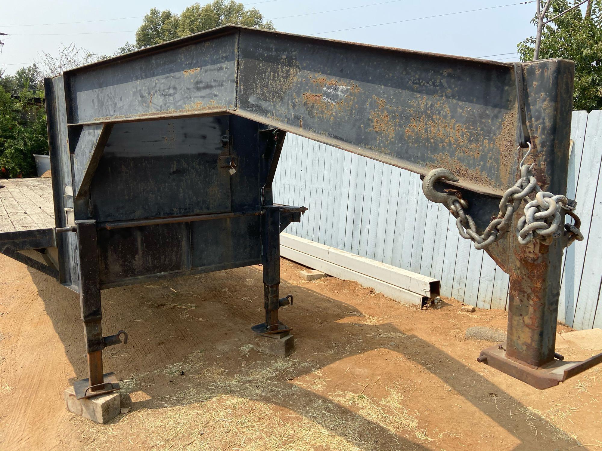 30ft Gooseneck Flatbed Trailer