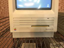 Vintage Apple Electronics / Macintosh SE / Power Macintosh / Apple IIc IIe II Plus / Macintosh II