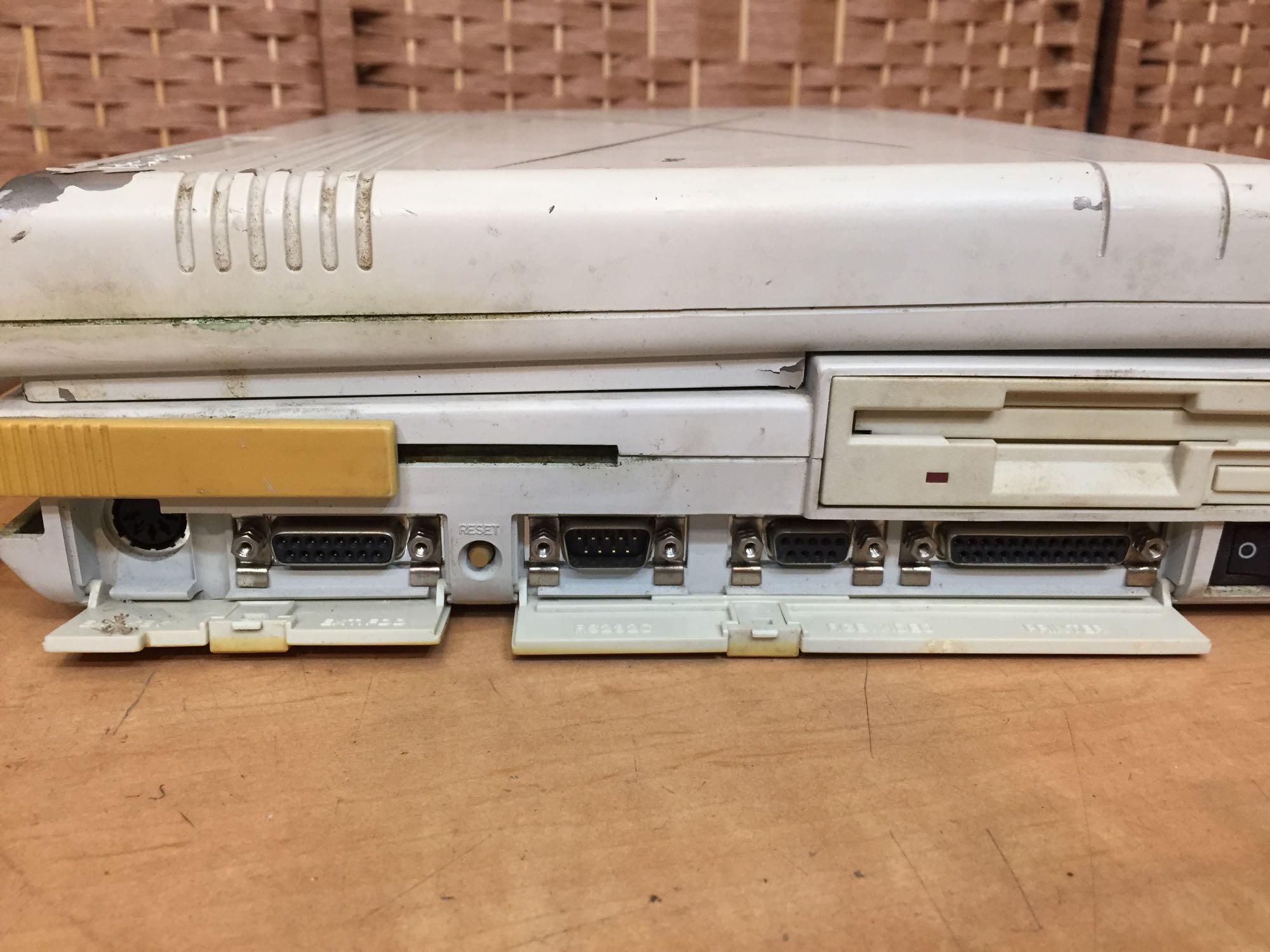 Epson Equity LT-286e E9520U Vintage Laptop Computer