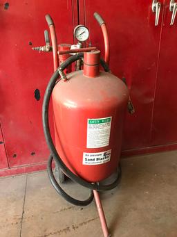 Red steel 110 lb. sandblast pot unit