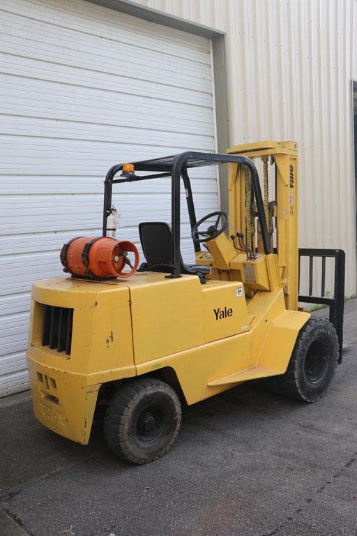 Forklift: 1976 Yale (propane) 8,000 lb. cap/216" TOF - Model GP-080-FBT-099