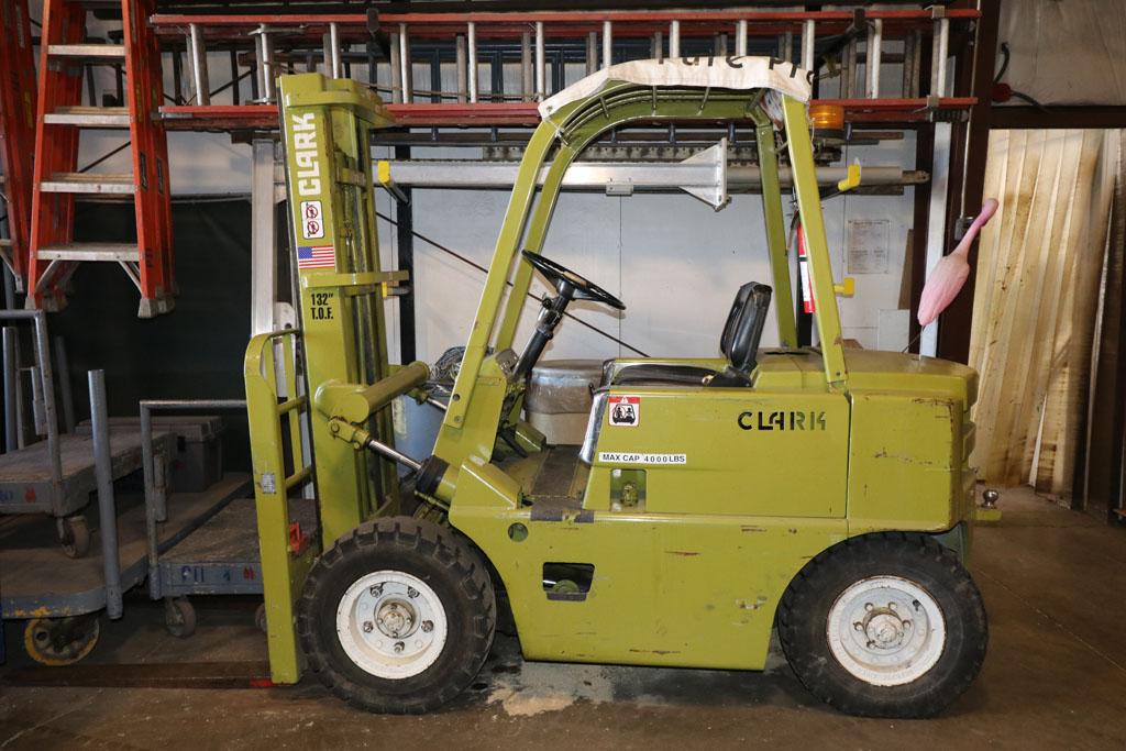 Forklift: 1965 Clark (gasoline) 4,000 lb. cap/132" TOF - Model CFY40/ID CY4