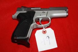 Smith & Wesson 6946 9mm Pistol