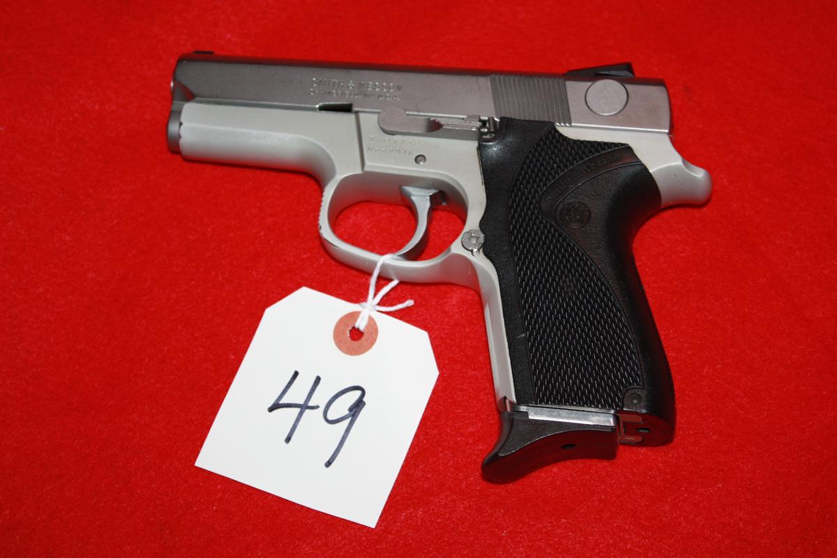 Smith & Wesson 6946 9mm Pistol