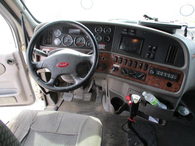 2013 PETERBILT 587 Conventional