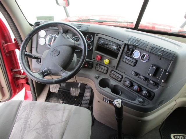 2016 FREIGHTLINER CA12564ST Cascadia Conventional