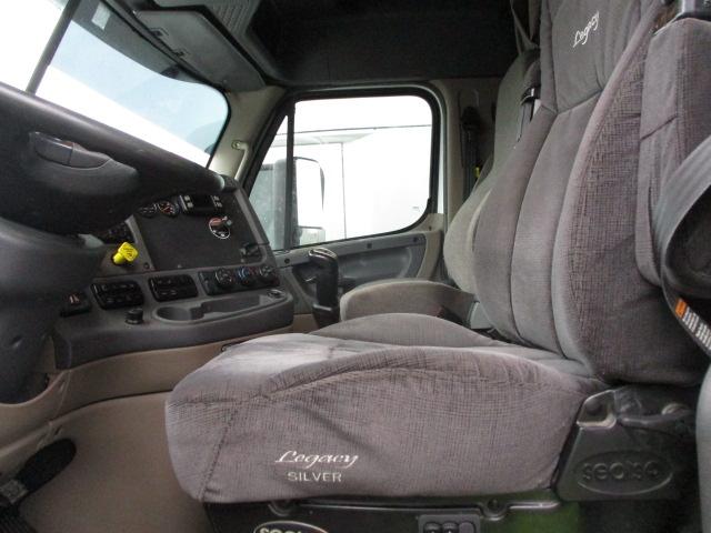 2015 FREIGHTLINER CA12564ST Cascadia Evolution Conventional