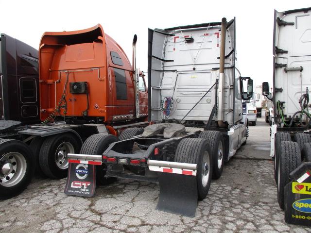 2015 VOLVO VNL64T-670 Conventional