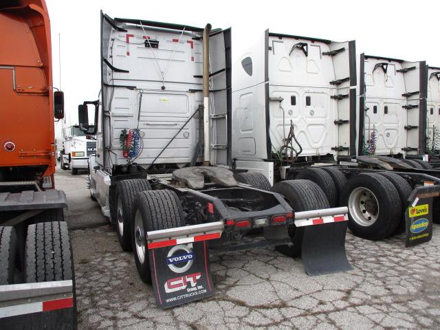 2015 VOLVO VNL64T-670 Conventional