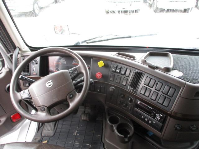 2015 VOLVO VNL64T-670 Conventional