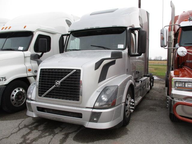 2015 VOLVO VNL64T-670 Conventional
