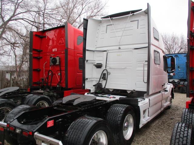 2015 VOLVO VNL64T-780 Conventional