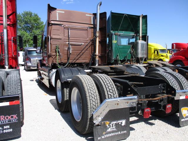 2013 VOLVO VNL64T-630 Conventional