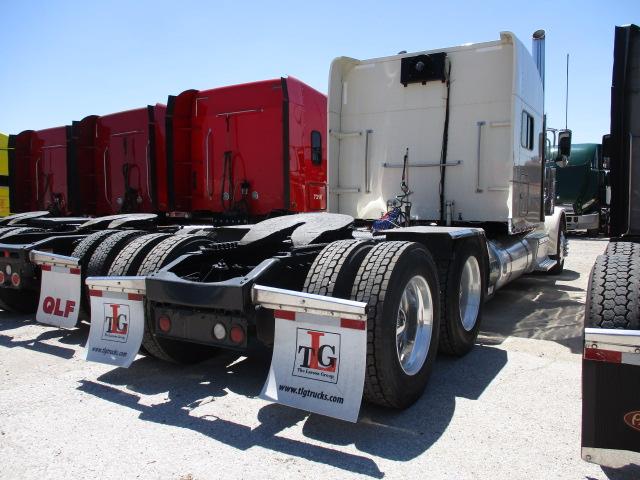 2015 PETERBILT 389 Extended Hood Ultra Cab Conventional