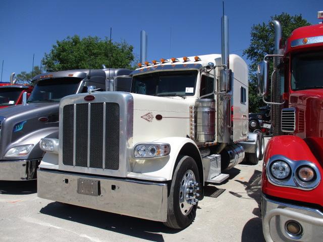 2015 PETERBILT 389 Extended Hood Ultra Cab Conventional