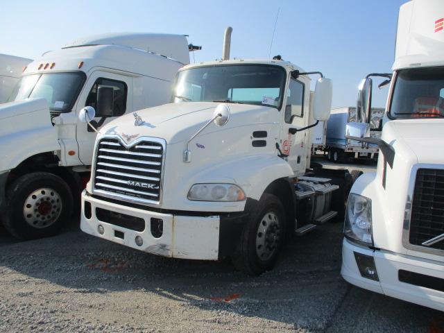 2016 MACK CXU613 Pinnacle Conventional, Non-Runner