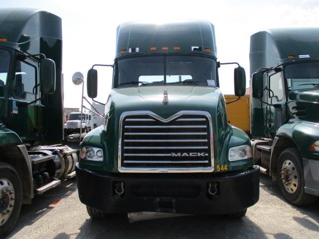 2013 MACK CXU613 Pinnacle Conventional