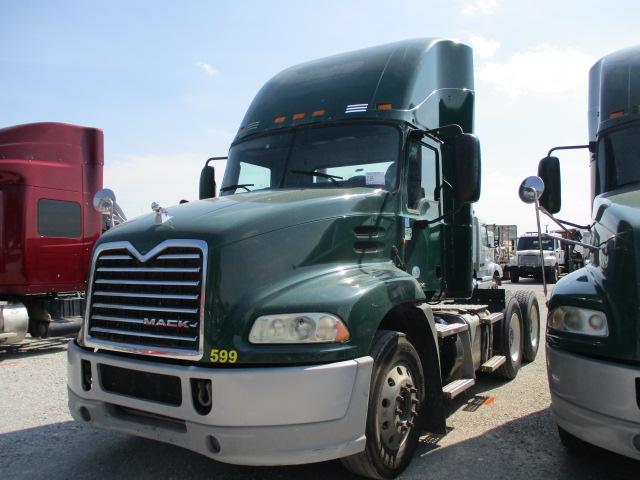 2013 MACK CXU613 Pinnacle Conventional