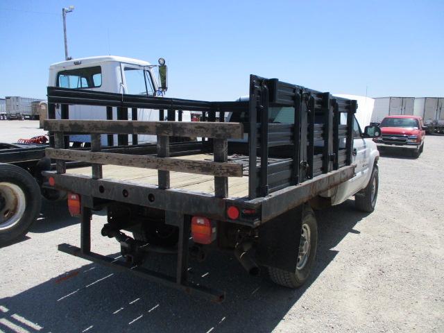 2004 GMC 2500 HD SLE Stake Bed