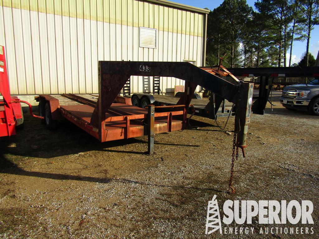 (x) 1999 TEXAS BRAGG 27'OAL T/A Gooseneck Utility