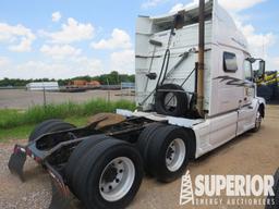 (x) 2007 VOLVO T/A Truck w/ Stand Up 74" Sleeper,