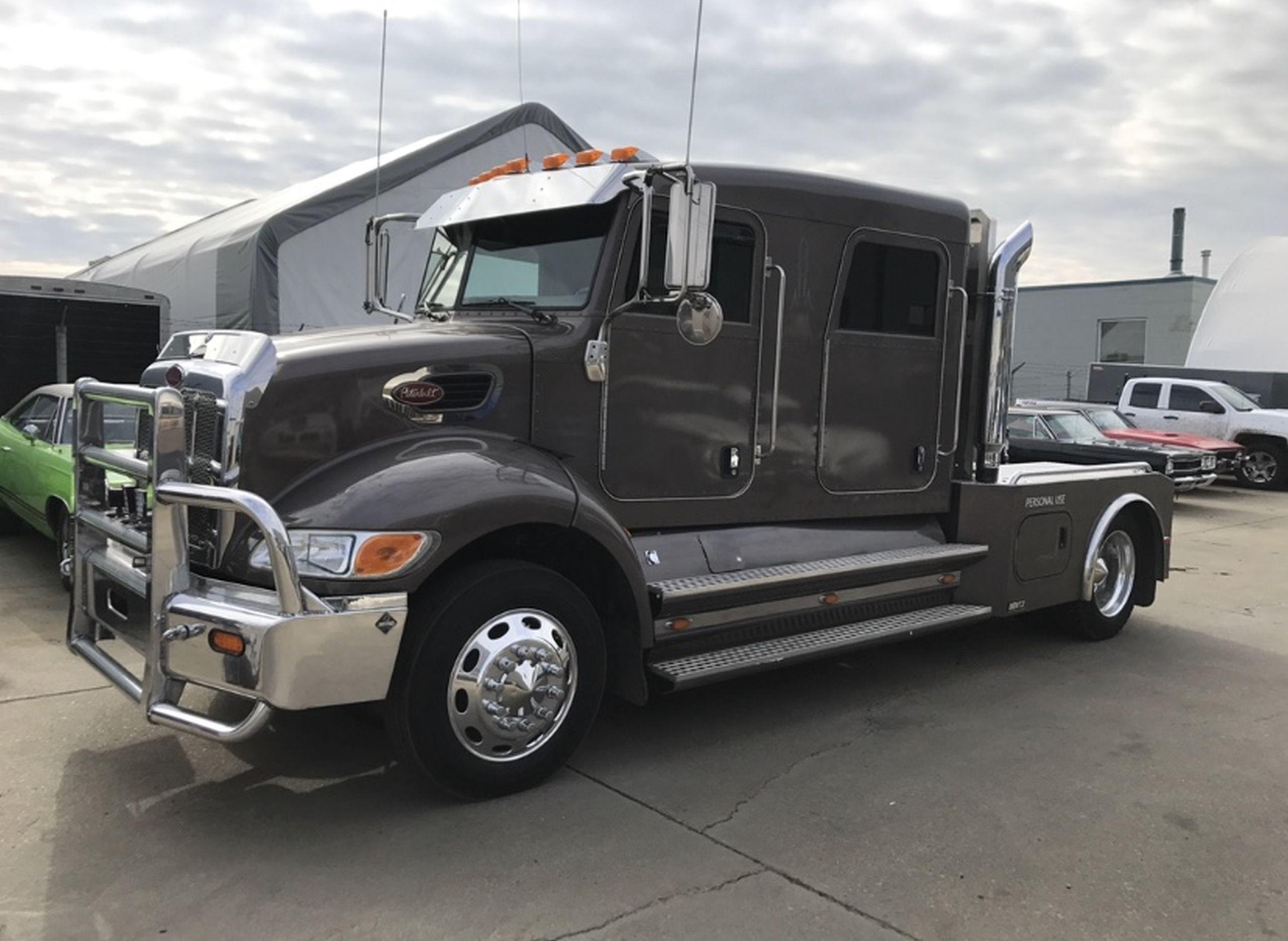 2007 Peterbilt 330 Flat Deck