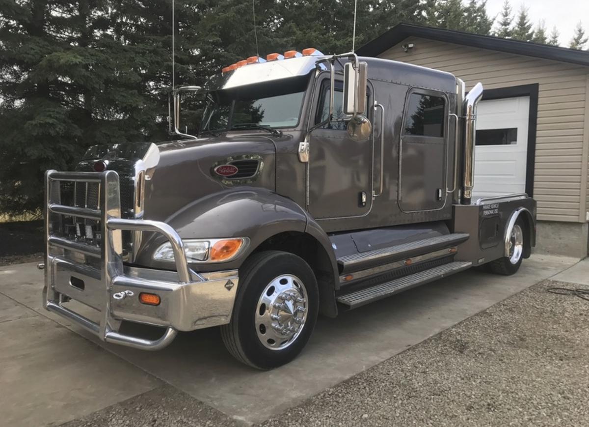 2007 Peterbilt 330 Flat Deck