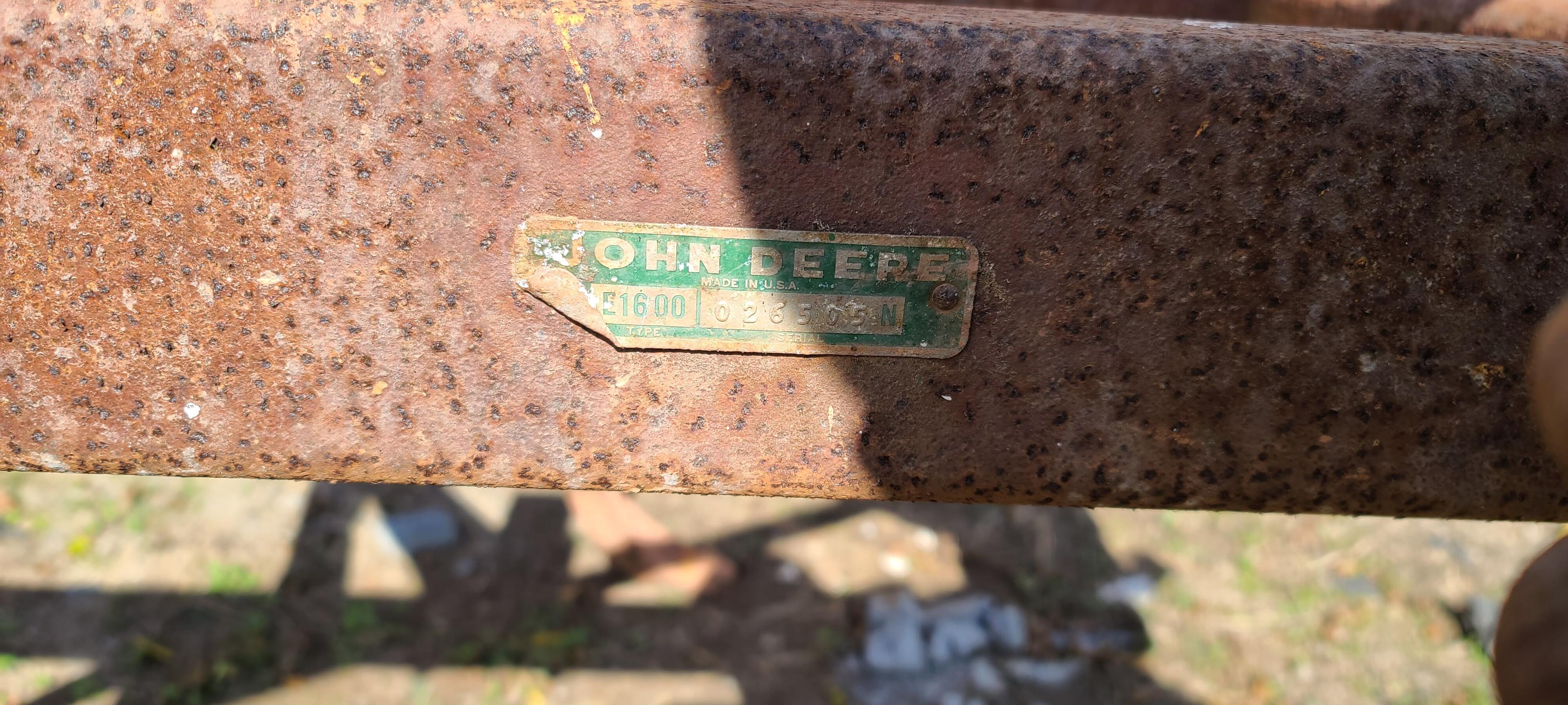 John Deere 1600 12 Shank 3pt. Chisel Plow