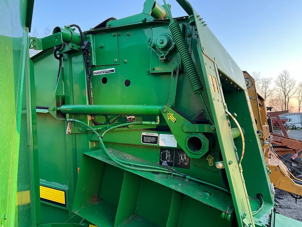 John Deere 448 Round Baler