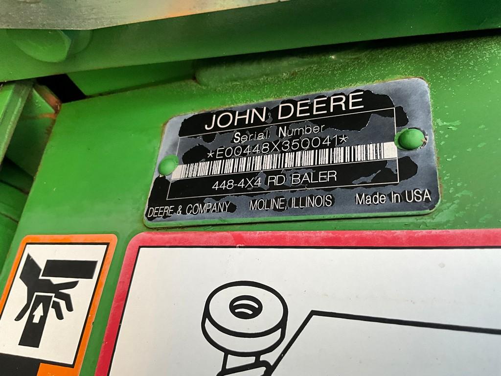 John Deere 448 Round Baler