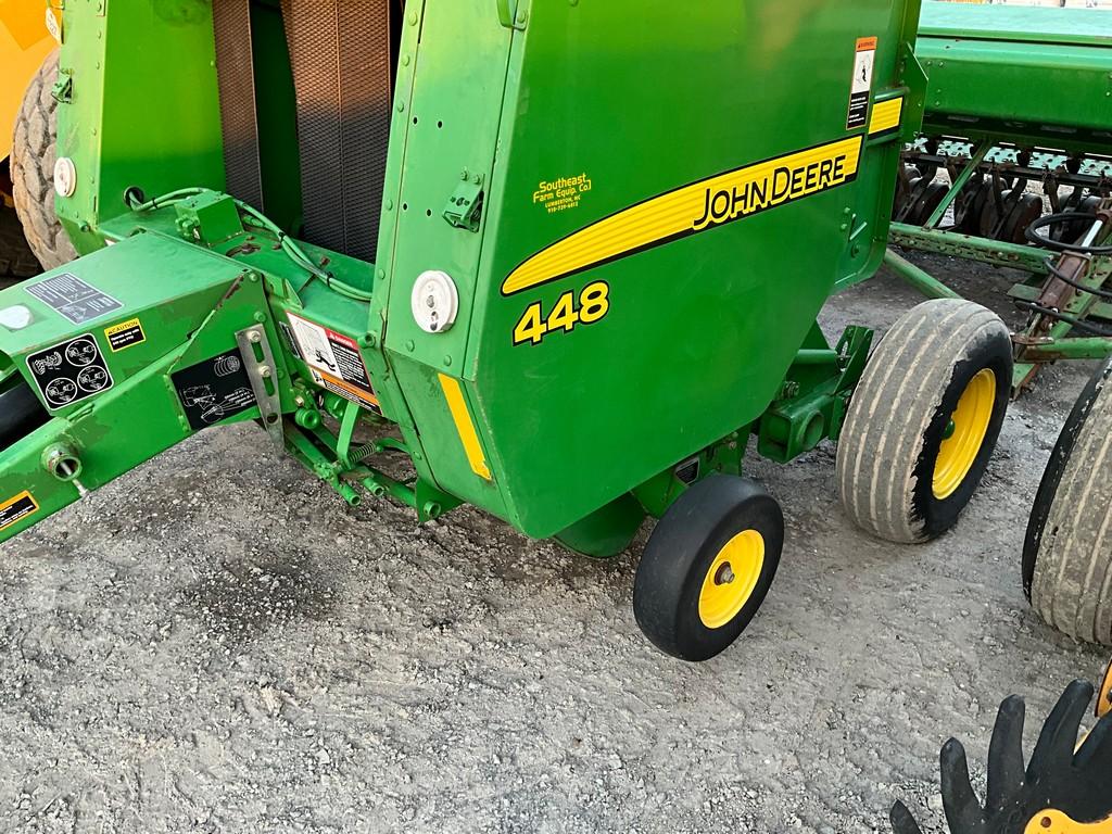 John Deere 448 Round Baler