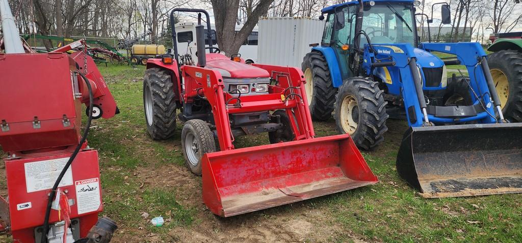 2005 Mahindra 5500 Tractor W/Loader (RUNS)