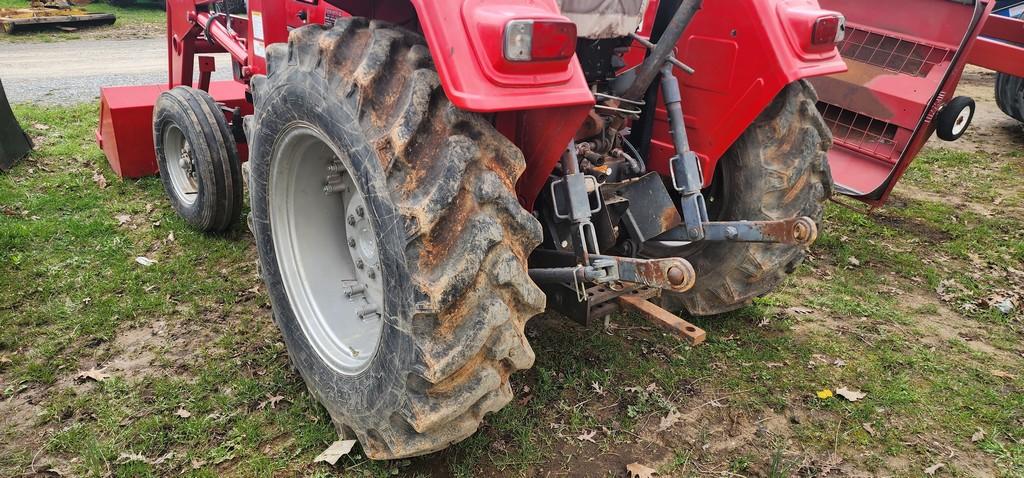 2005 Mahindra 5500 Tractor W/Loader (RUNS)