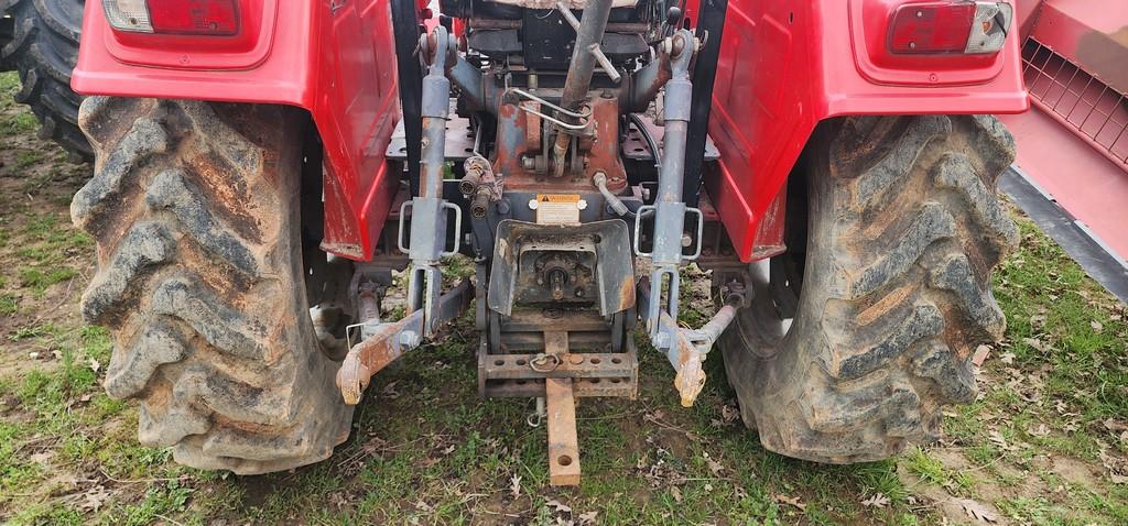 2005 Mahindra 5500 Tractor W/Loader (RUNS)