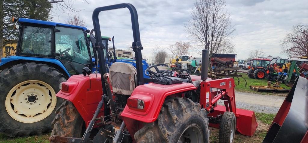 2005 Mahindra 5500 Tractor W/Loader (RUNS)