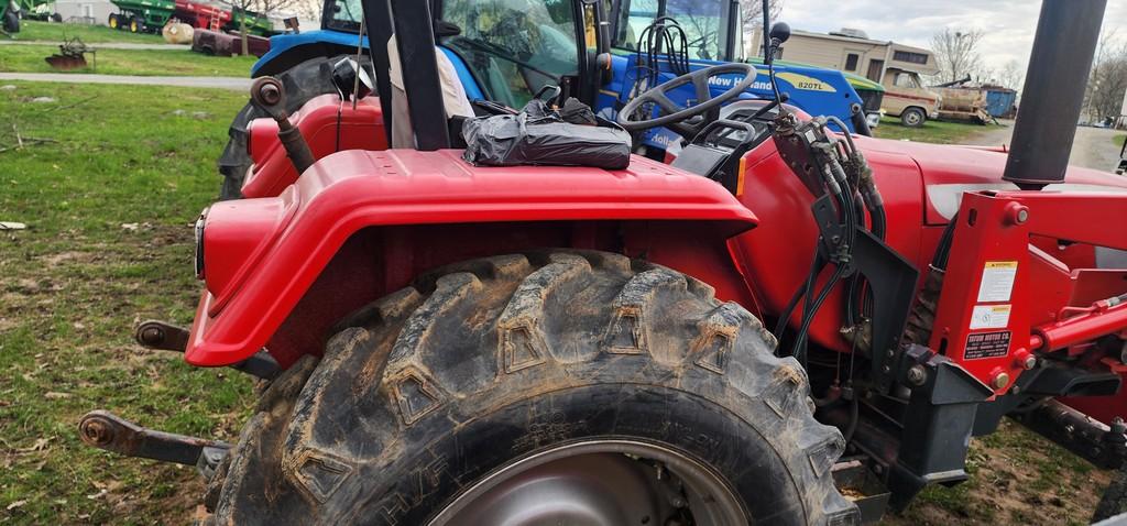 2005 Mahindra 5500 Tractor W/Loader (RUNS)