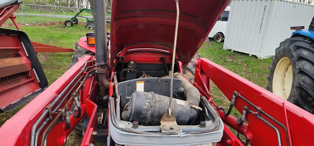 2005 Mahindra 5500 Tractor W/Loader (RUNS)