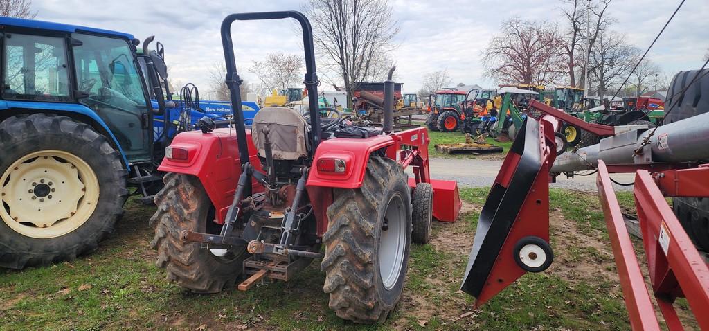 2005 Mahindra 5500 Tractor W/Loader (RUNS)